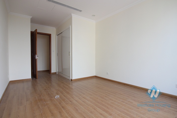 Unfurnished  apartment for rent in Vinhomes Nguyen Chi Thanh, Dong Da district, Ha Noi